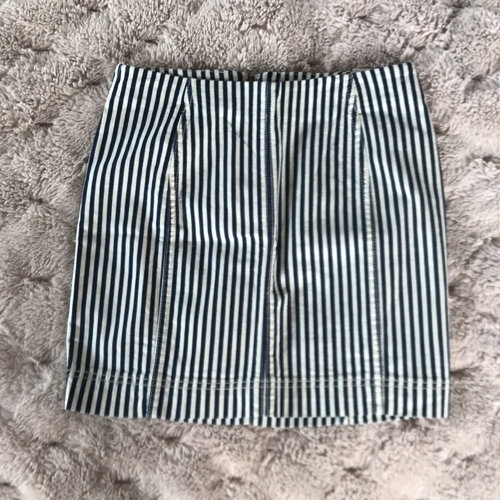 Jolt Skirt - Picture 5 of 6